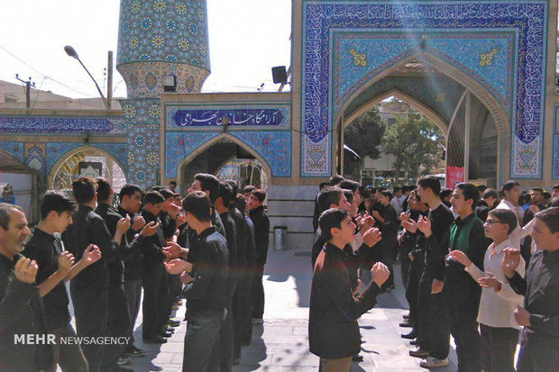 تجمع بزرگ نوجوانان عاشورایی در امامزاده ابوطالب خمین برگزار شد