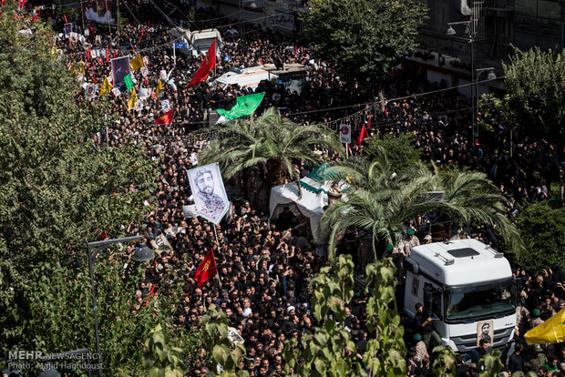 مراسم تشییع شهید محسن حججی در میدان امام حسین (ع) .