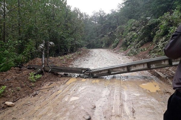 خسارت ۴.۸ میلیاردی به تاسیسات برق اهواز/ سقوط ۹۶ پایه برق سقوط تیر برق - کراپشده