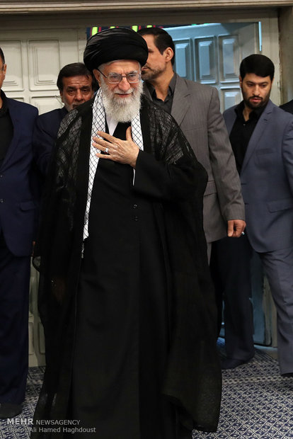 اقامة مراسم العزاء الحسيني ليلة تاسوعا بحضور قائد الثورة الاسلامية آية الله الخامنئي