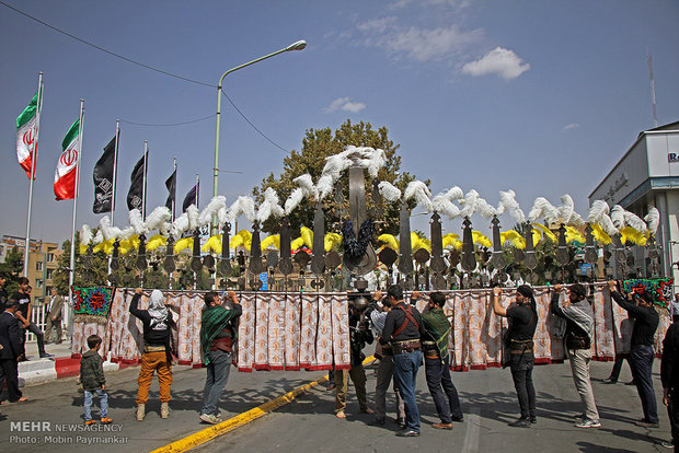 Shia Muslims mark Tasua across Iran