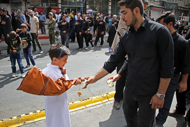 Shia Muslims mark Tasua across Iran