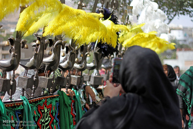 Shia Muslims mark Tasua across Iran