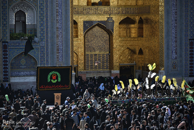 بدرقه خادمان و زائران اربعین حسینی در حرم امام رضا(ع) برگزار شد