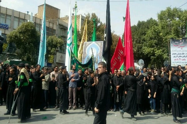 لبنان میں یوم عاشور کے موقع پر حسینی عزاداروں کا عظیم اجتماع