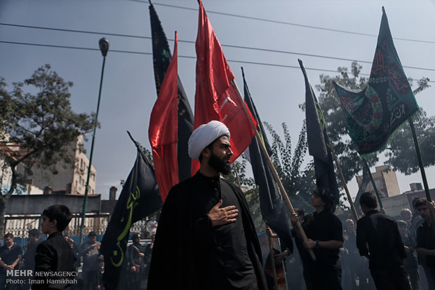 مراسم العزاء الحسيني ظهر عاشوراء في طهران 