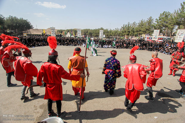 مراسم سنتی تعزیه خوانی ظهر عاشورا در قتلگاه بیرجند