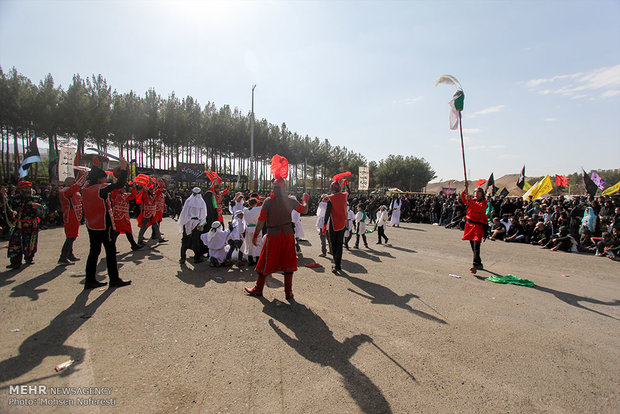 مراسم سنتی تعزیه خوانی ظهر عاشورا در قتلگاه بیرجند