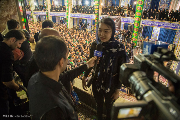 Foreign tourists attend Ashura mourning in Yazd