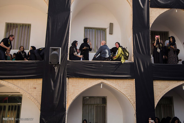Foreign tourists attend Ashura mourning in Yazd