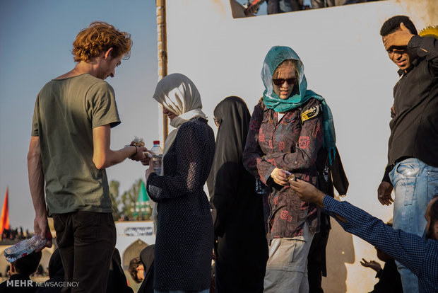 Foreign tourists attend Ashura mourning in Yazd
