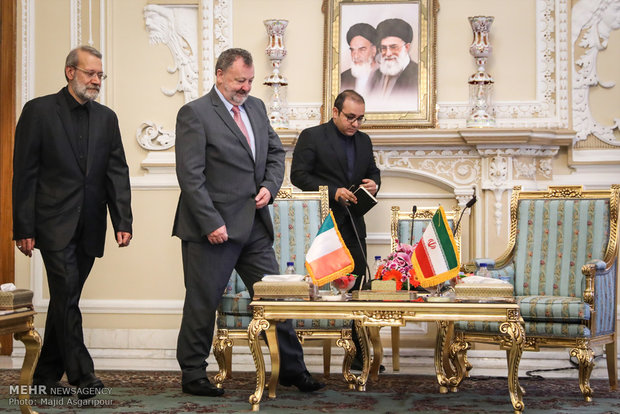 Larijani receives Irish top senator in Tehran