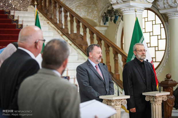 Larijani receives Irish top senator in Tehran