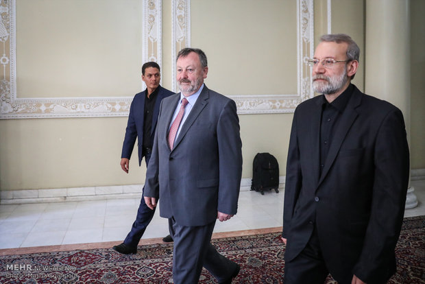 Larijani receives Irish top senator in Tehran