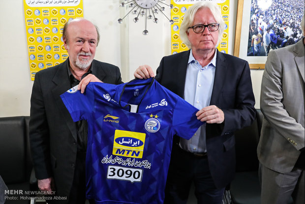 Winfried Schäfer signs Esteghlal FC contract