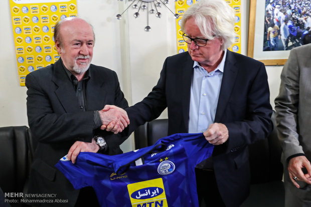 Winfried Schäfer signs Esteghlal FC contract