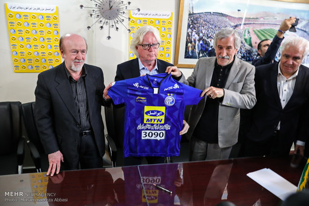 Winfried Schäfer signs Esteghlal FC contract