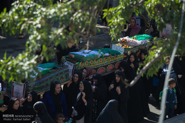 تشیع نمادین شهدای کربلا