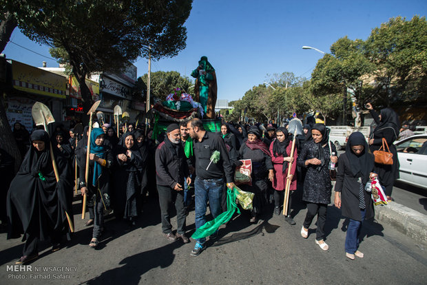 تشیع نمادین شهدای کربلا