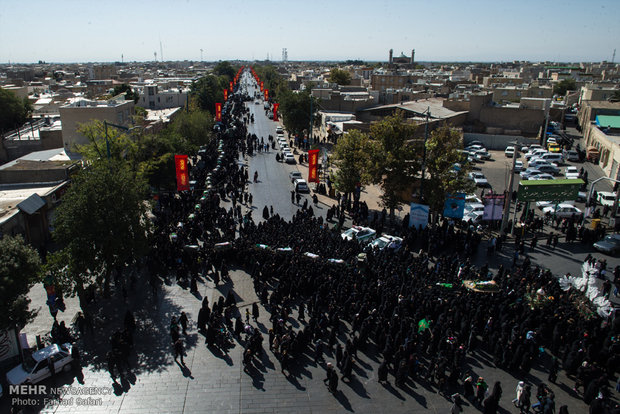 تشیع نمادین شهدای کربلا