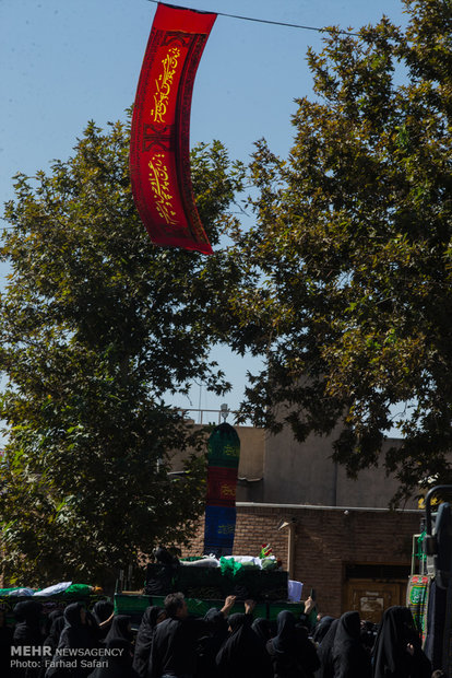 تشیع نمادین شهدای کربلا