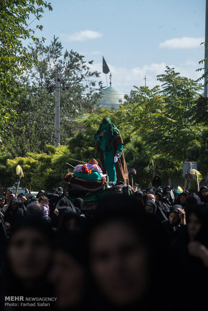 تشیع نمادین شهدای کربلا