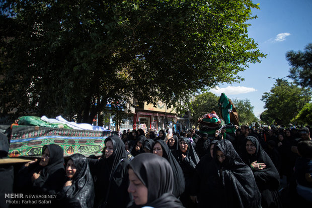 تشیع نمادین شهدای کربلا