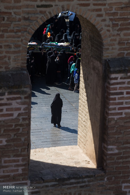 تشیع نمادین شهدای کربلا