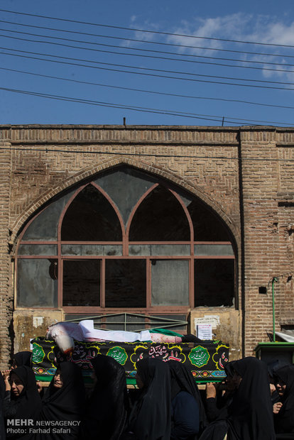 تشیع نمادین شهدای کربلا