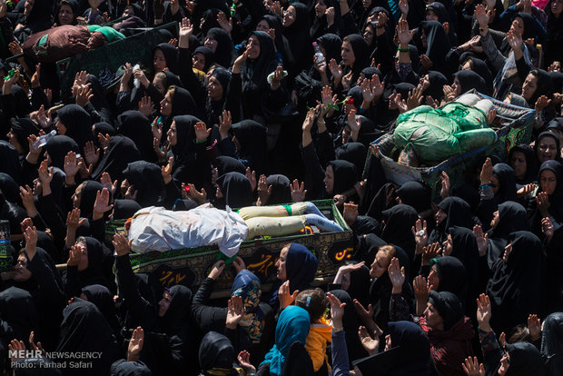 تشیع نمادین شهدای کربلا