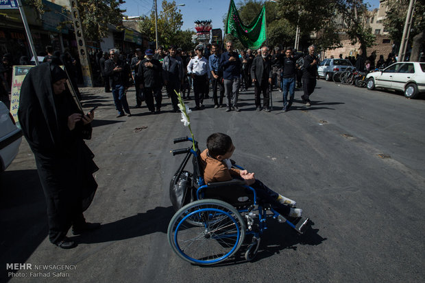 تشیع نمادین شهدای کربلا