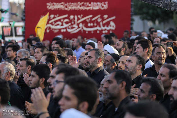 Mourners of Imam Hossein gather in Qom