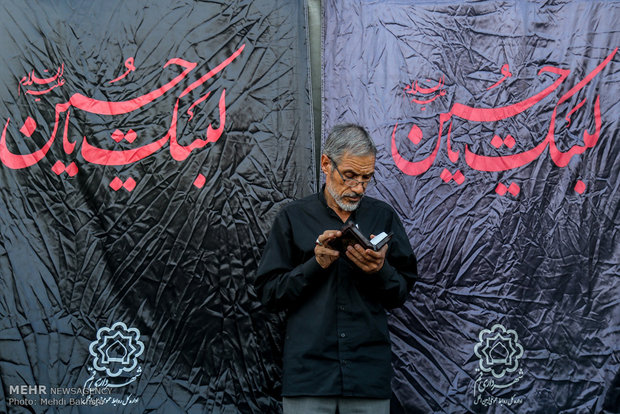 Mourners of Imam Hossein gather in Qom