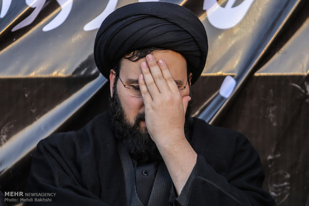 Mourners of Imam Hossein gather in Qom