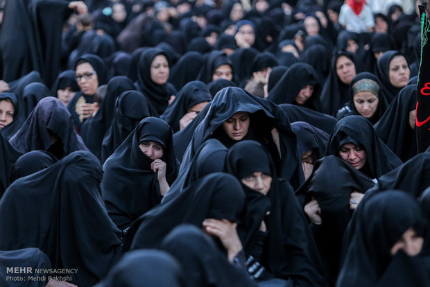 Mourners of Imam Hossein gather in Qom