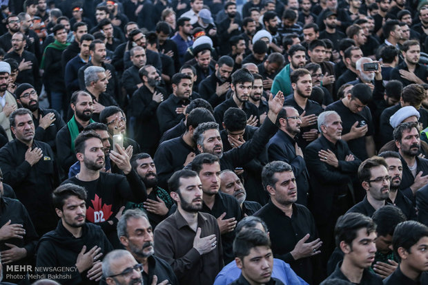 Mourners of Imam Hossein gather in Qom