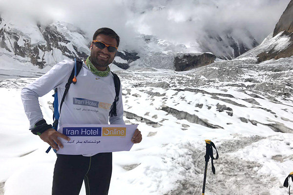 صعود سفیر ایران هتل آنلاین به هشتمین قله مرتفع جهان