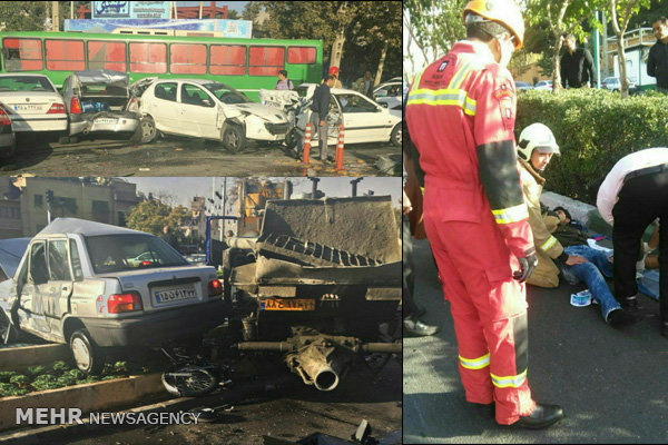 ترافیک در ۳ بزرگراه تهران به دلیل تصادف زنجیره‌ای