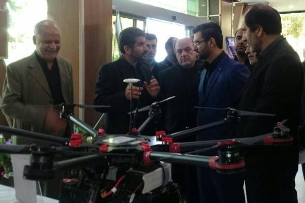 وزیر ارتباطات از نمایشگاه دستاوردهای فضایی بازدید کرد