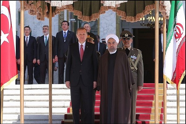 Cumhurbaşkanı Erdoğan resmi törenle karşılandı