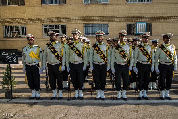 عرض عسكري في مدينة يزد بمناسبة الأسبوع الوطني لقوى الأمن الداخلي الإيراني