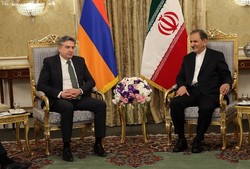 سه تفاهمنامه و سند همکاری میان ایران و ارمنستان امضا شد