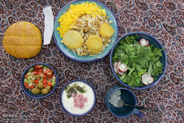 جشنواره غذاهای محلی ایران‌زمین در شهر جهانی یزد برگزار شد