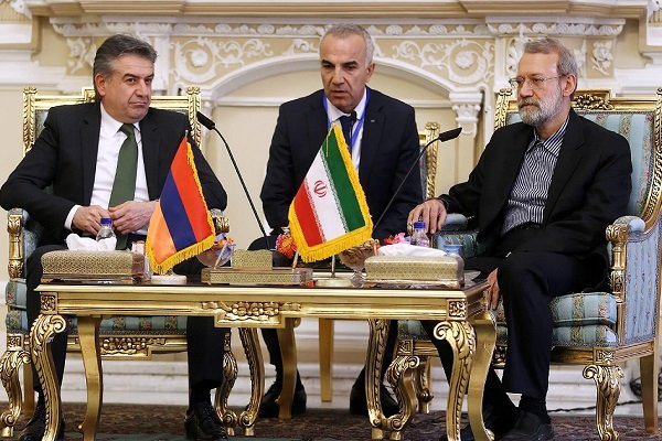 Speaker Larijani receives Armenian PM in Tehran