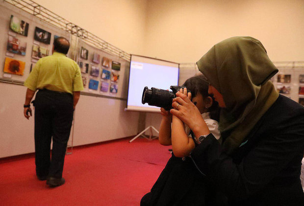 دوستی کودکان و حیوانات تصویرگری می‌شود