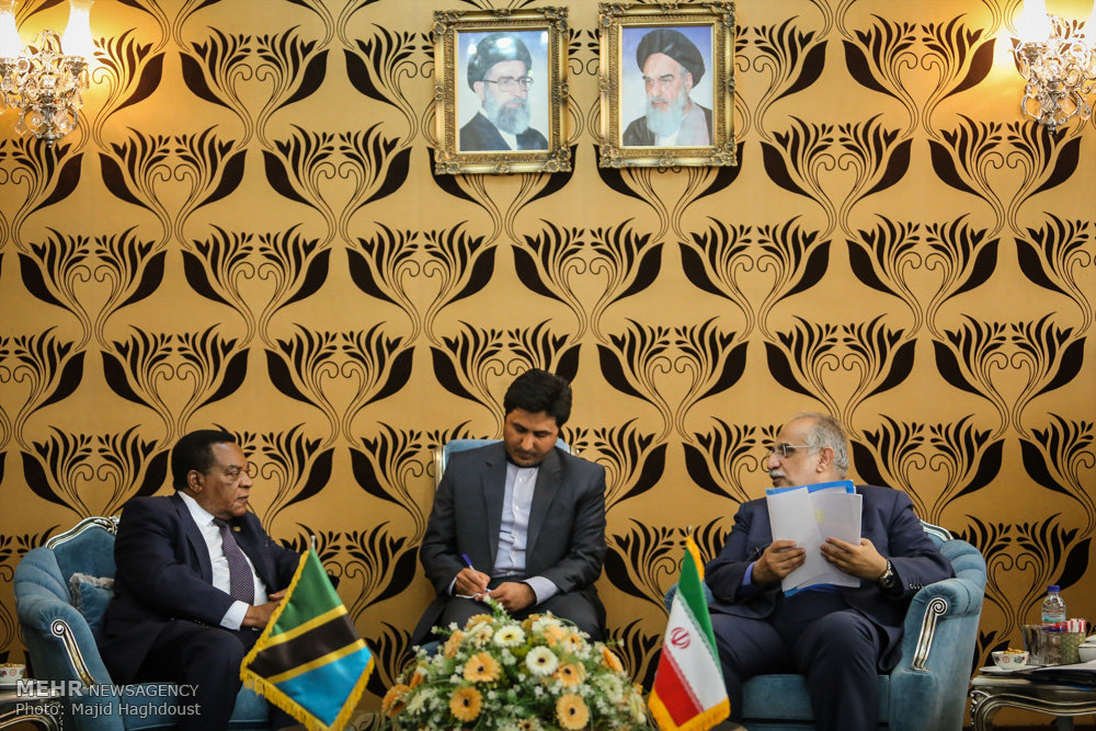 Tanzanian FM meets Iranian Economy min. in Tehran