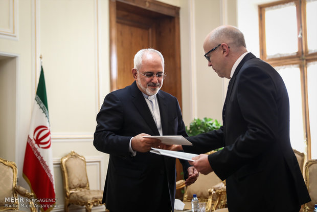 FM Zarif receives foreign ambassadors’ credentials