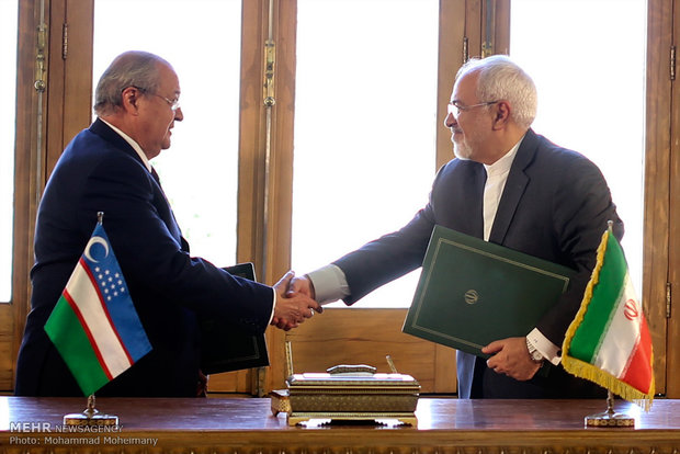 FM Zarif receives his Uzbek counterpart