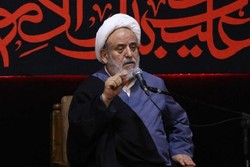 حجت الاسلام والمسلمین انصاریان در مهدیه سیرجان سخنرانی می کند