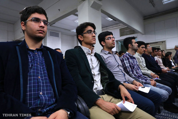 Academic elites and students meet's Ayatollah Khamenei